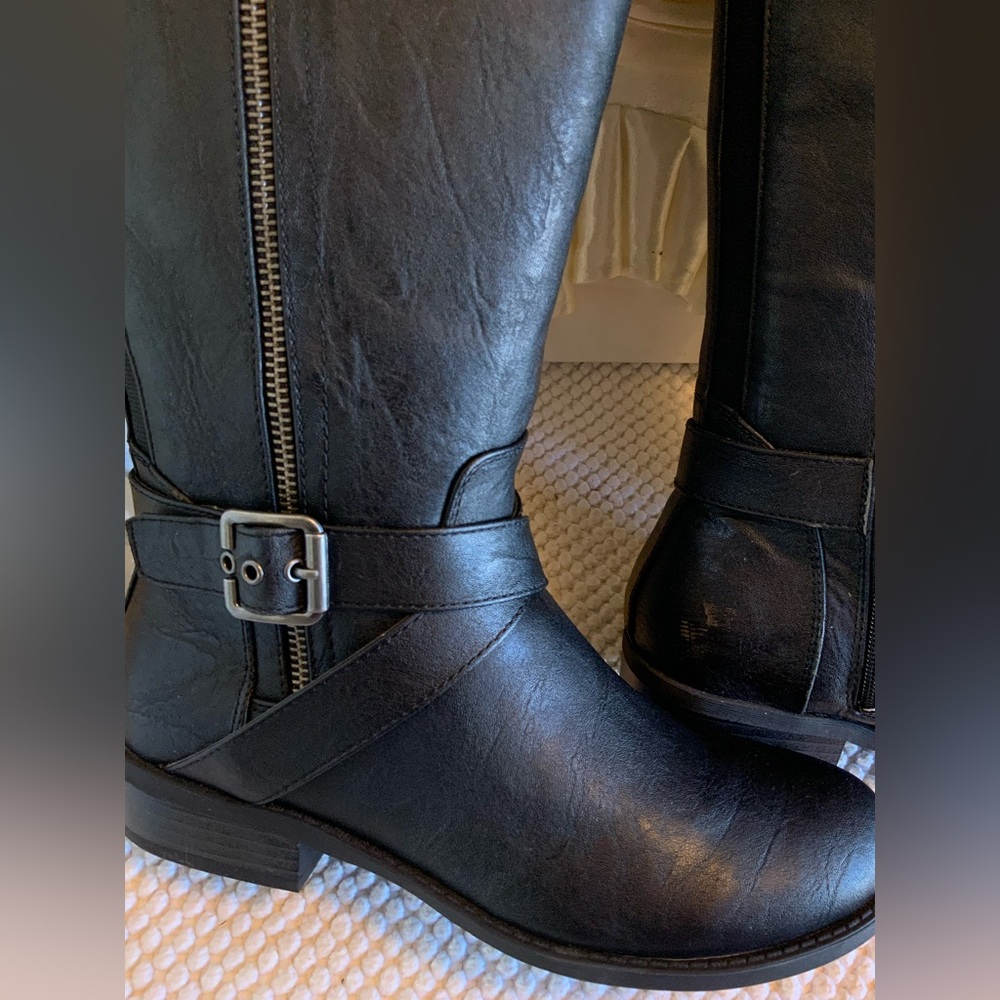 GUESS - Picture 4 of 11